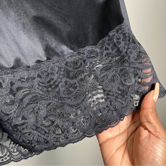 VTG Vanity Fair Women Nylon Slip Skirt Small Black Lace Trim Side‎ Slit Elastic - Picture 4 of 6